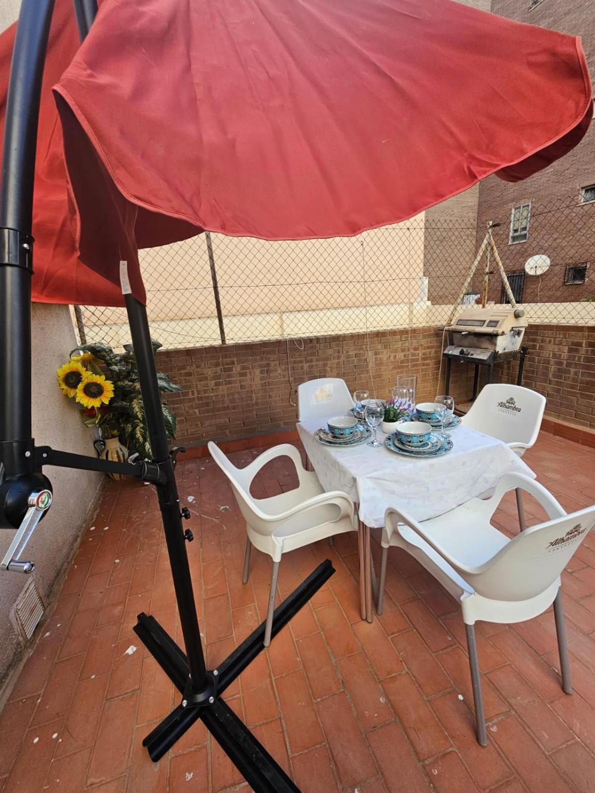 Apartamento Montserrat Almeria Bagian luar foto